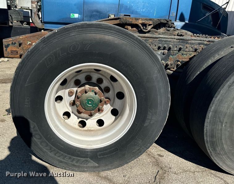 image for item EG6795 2001 Freightliner Century Class 12 semi truck