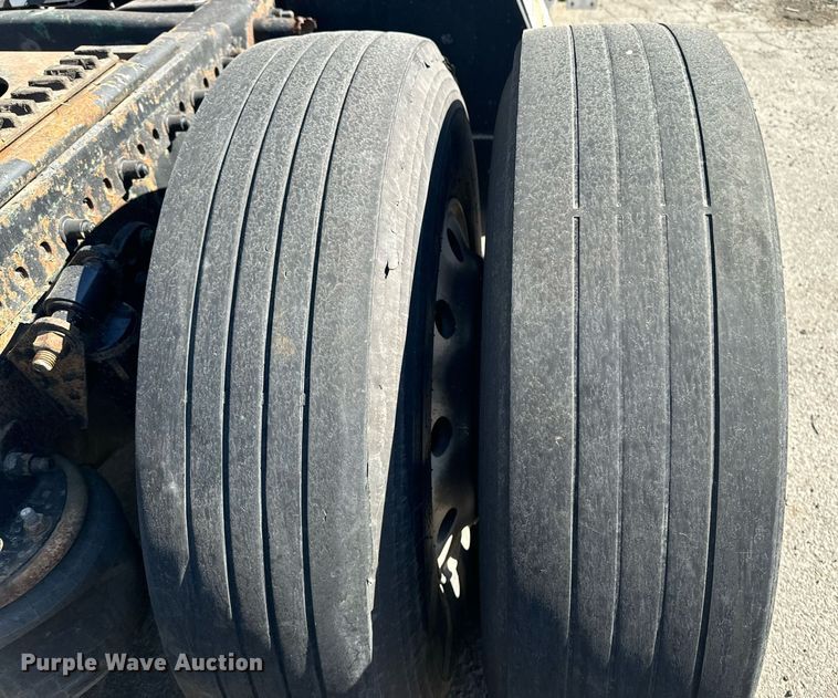 image for item EG6795 2001 Freightliner Century Class 12 semi truck