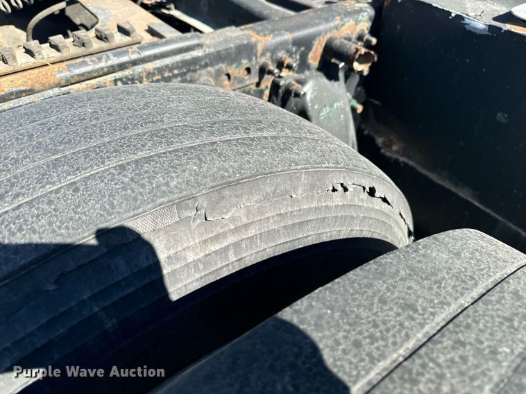 image for item EG6795 2001 Freightliner Century Class 12 semi truck