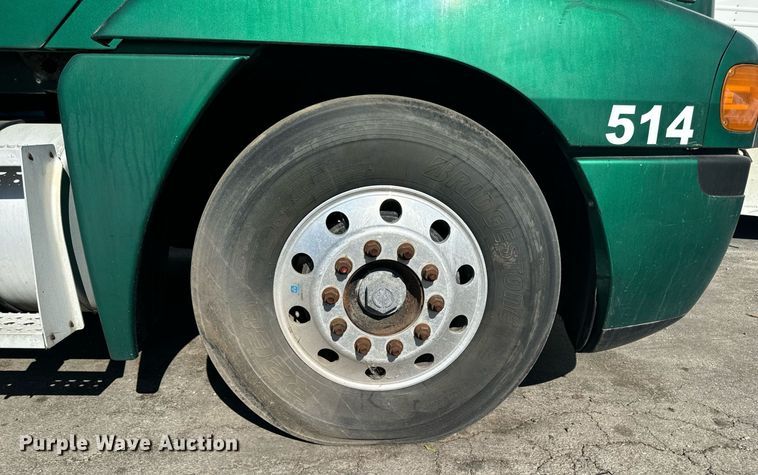 image for item EG6795 2001 Freightliner Century Class 12 semi truck