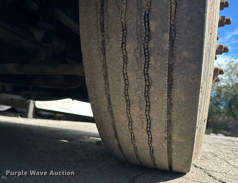 image for item EG6795 2001 Freightliner Century Class 12 semi truck