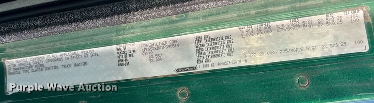 image for item EG6795 2001 Freightliner Century Class 12 semi truck