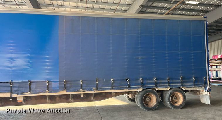 image for item EH2844 2009 Wilson CFD-900 side curtain trailer