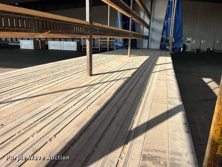 image for item EH2844 2009 Wilson CFD-900 side curtain trailer