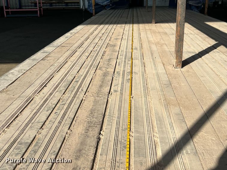 image for item EH2844 2009 Wilson CFD-900 side curtain trailer