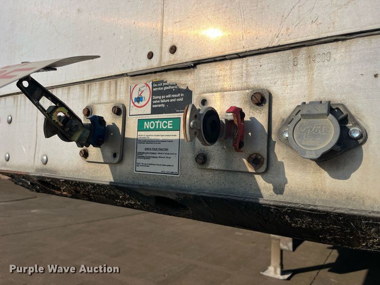 image for item EH2844 2009 Wilson CFD-900 side curtain trailer