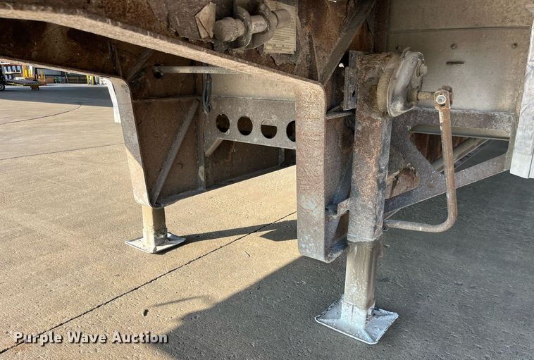 image for item EH2844 2009 Wilson CFD-900 side curtain trailer