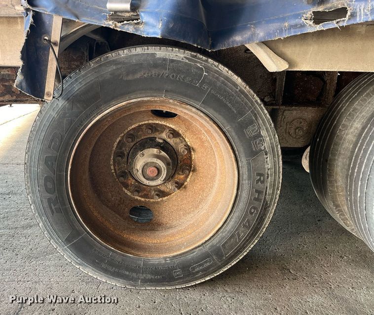 image for item EH2844 2009 Wilson CFD-900 side curtain trailer