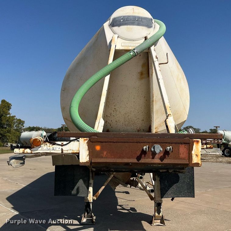 image for item EH2854 1988 Fruehauf HEB-F2-J 1000 pneumatic dry bulk trailer