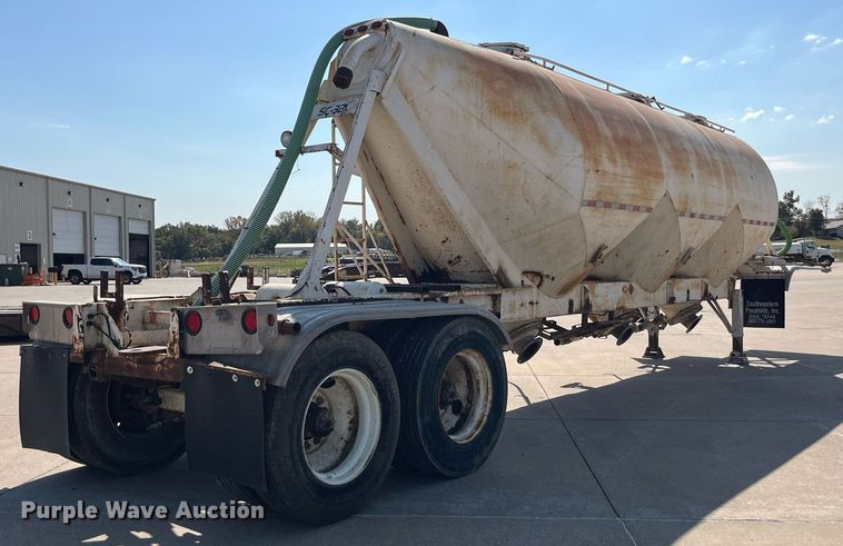 image for item EH2854 1988 Fruehauf HEB-F2-J 1000 pneumatic dry bulk trailer