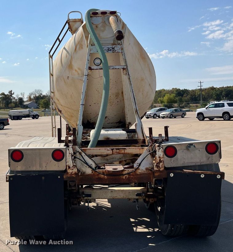 image for item EH2854 1988 Fruehauf HEB-F2-J 1000 pneumatic dry bulk trailer