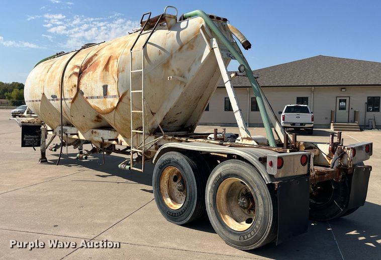 image for item EH2854 1988 Fruehauf HEB-F2-J 1000 pneumatic dry bulk trailer