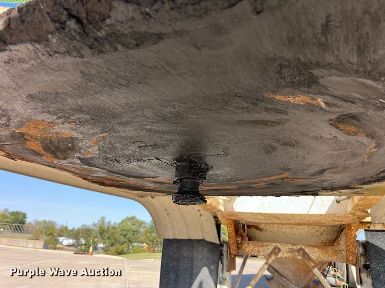 image for item EH2854 1988 Fruehauf HEB-F2-J 1000 pneumatic dry bulk trailer