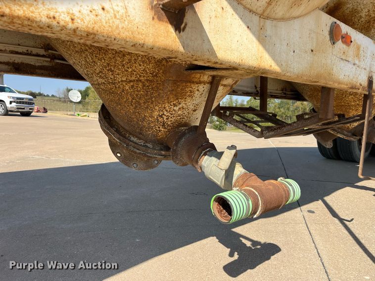 image for item EH2854 1988 Fruehauf HEB-F2-J 1000 pneumatic dry bulk trailer