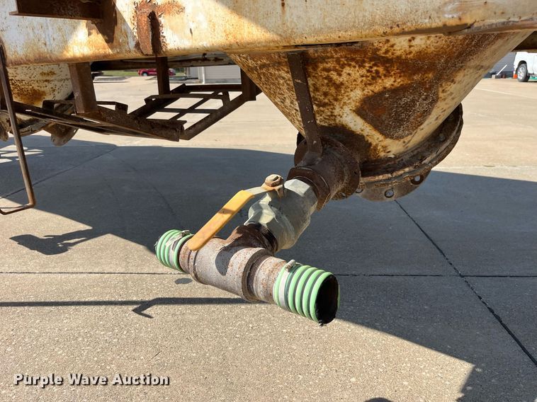 image for item EH2854 1988 Fruehauf HEB-F2-J 1000 pneumatic dry bulk trailer