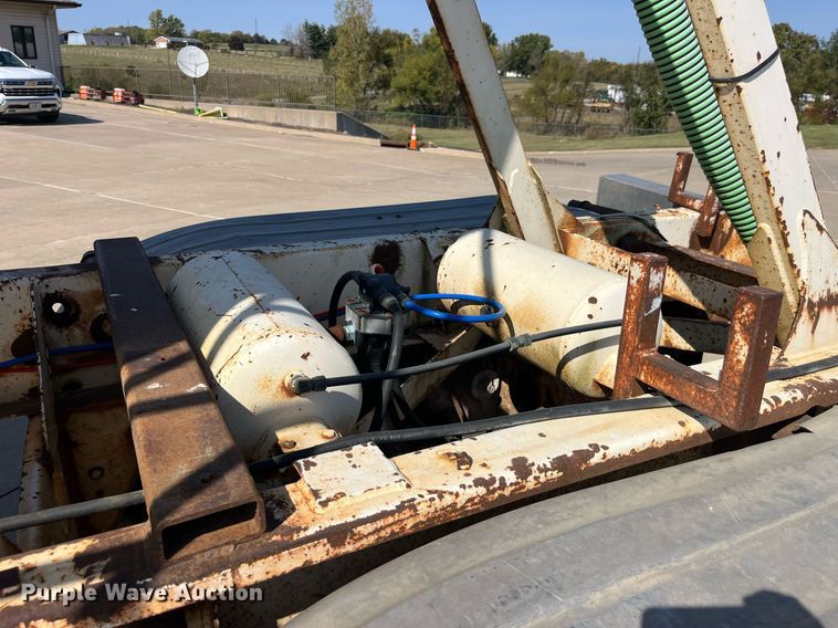 image for item EH2854 1988 Fruehauf HEB-F2-J 1000 pneumatic dry bulk trailer