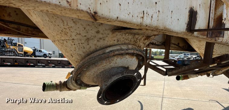 image for item EH2854 1988 Fruehauf HEB-F2-J 1000 pneumatic dry bulk trailer