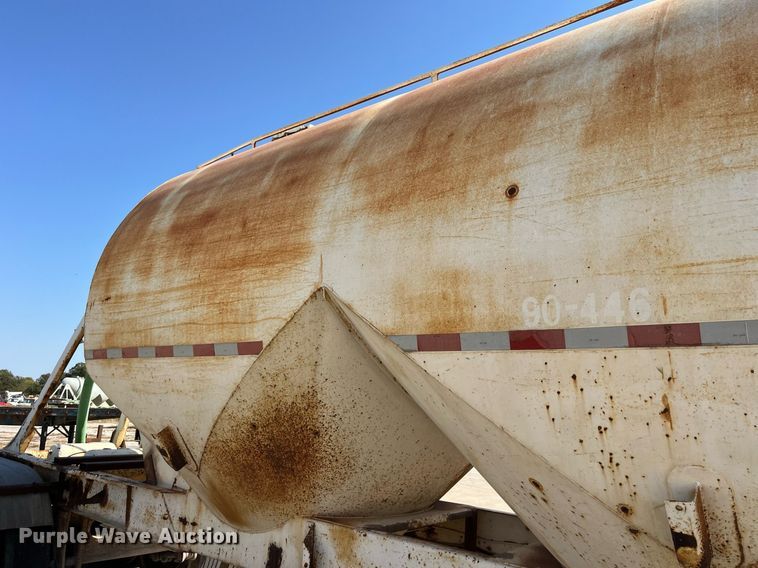 image for item EH2854 1988 Fruehauf HEB-F2-J 1000 pneumatic dry bulk trailer