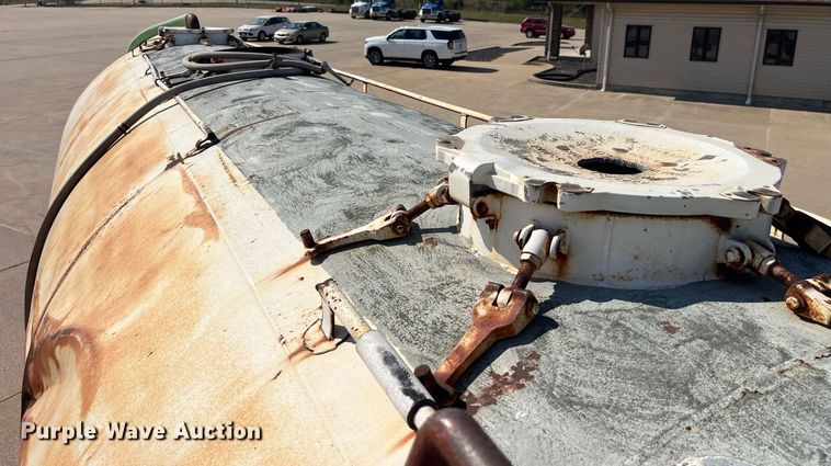 image for item EH2854 1988 Fruehauf HEB-F2-J 1000 pneumatic dry bulk trailer