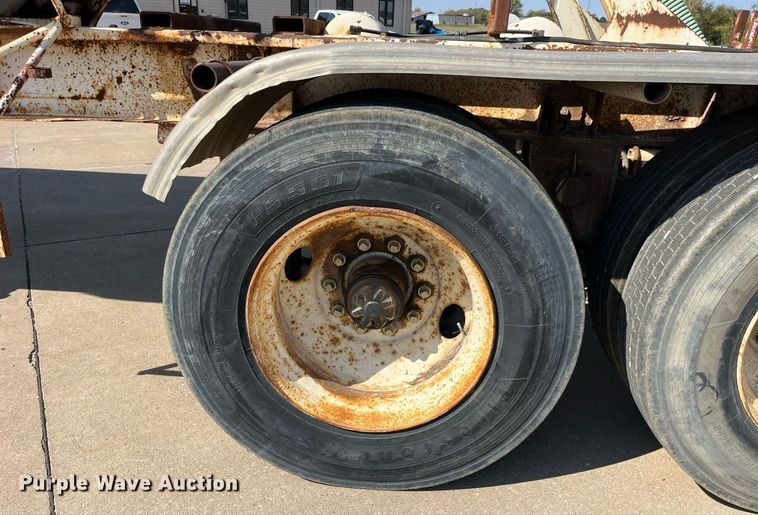 image for item EH2854 1988 Fruehauf HEB-F2-J 1000 pneumatic dry bulk trailer