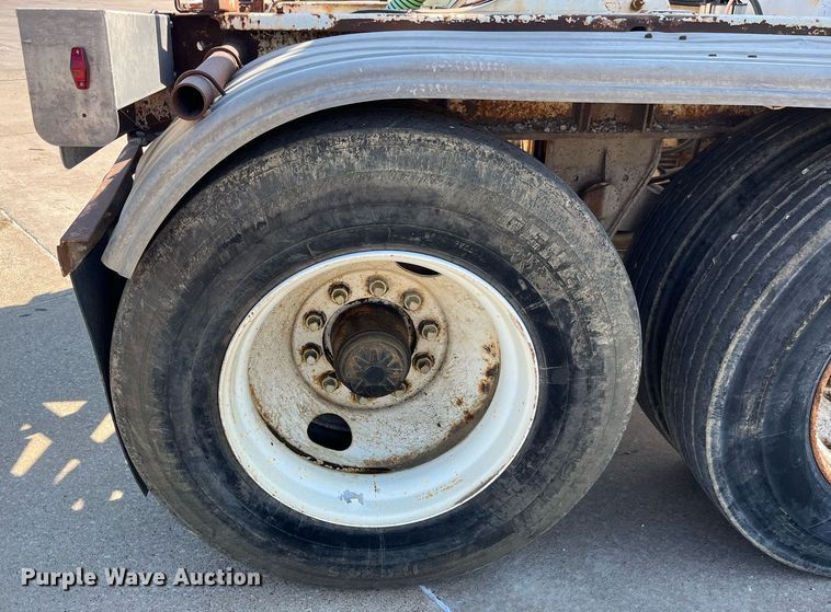 image for item EH2854 1988 Fruehauf HEB-F2-J 1000 pneumatic dry bulk trailer