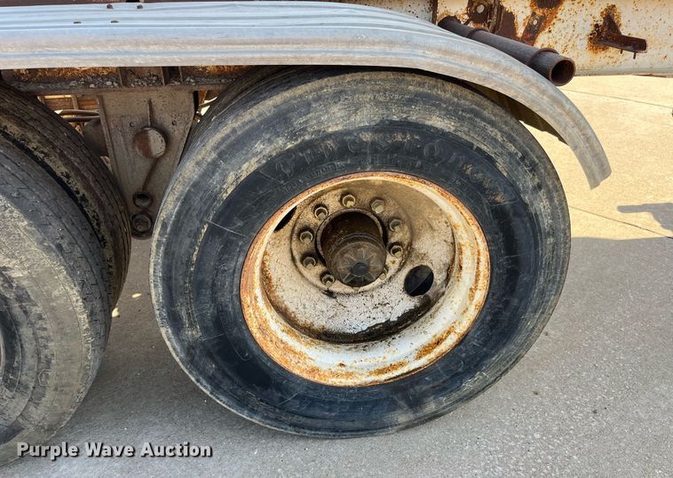 image for item EH2854 1988 Fruehauf HEB-F2-J 1000 pneumatic dry bulk trailer