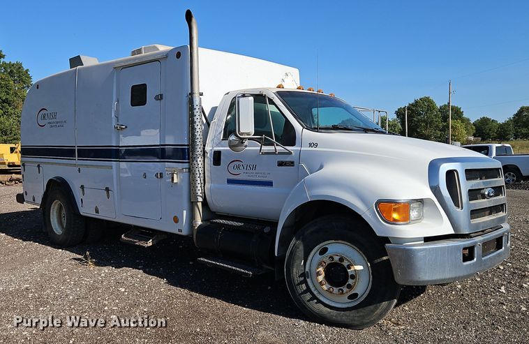 image for item EI8412 2006 Ford F750 Super Duty XL wireline truck