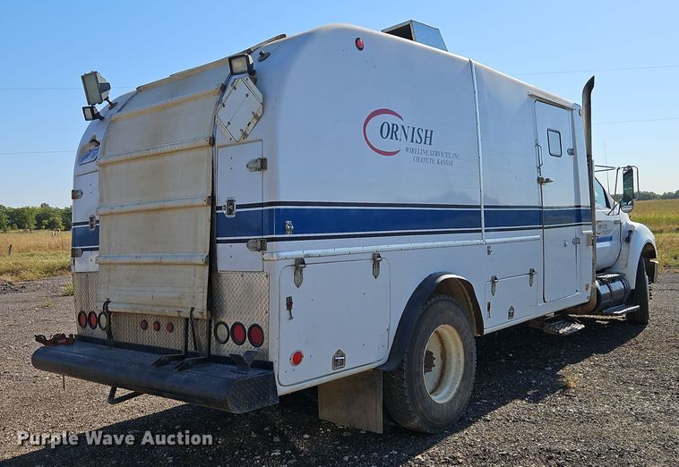 image for item EI8412 2006 Ford F750 Super Duty XL wireline truck