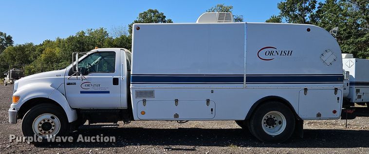 image for item EI8412 2006 Ford F750 Super Duty XL wireline truck