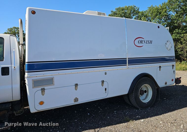 image for item EI8412 2006 Ford F750 Super Duty XL wireline truck