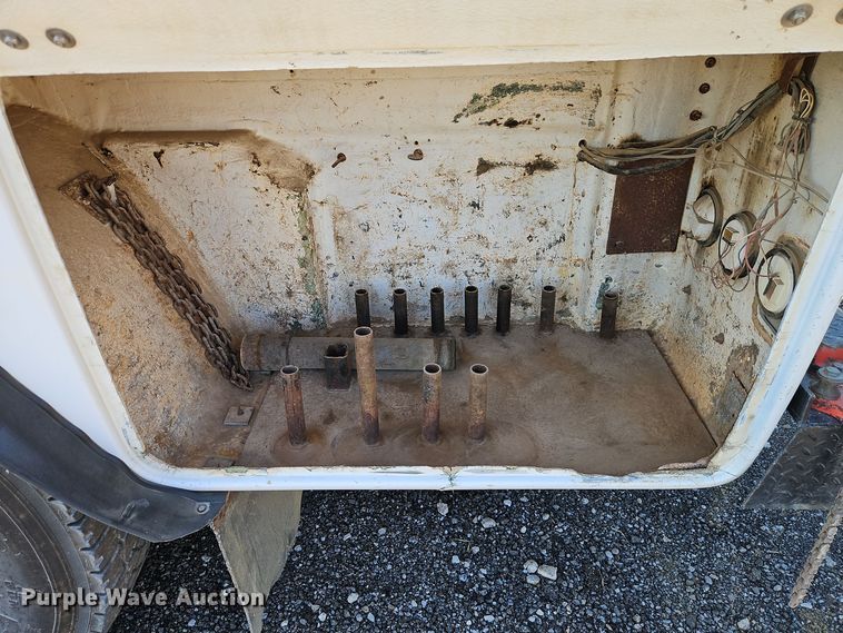 image for item EI8412 2006 Ford F750 Super Duty XL wireline truck