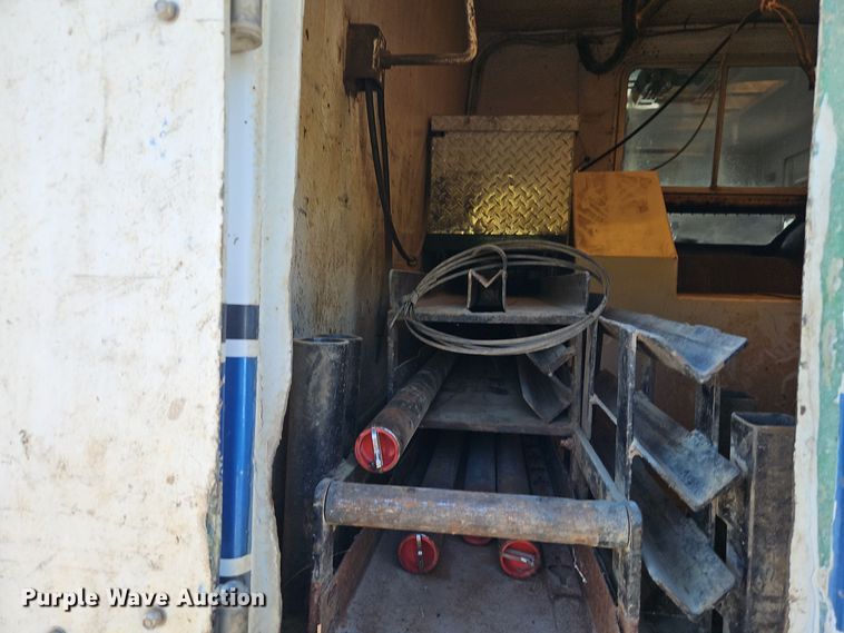 image for item EI8412 2006 Ford F750 Super Duty XL wireline truck