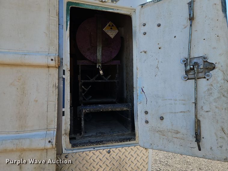 image for item EI8412 2006 Ford F750 Super Duty XL wireline truck