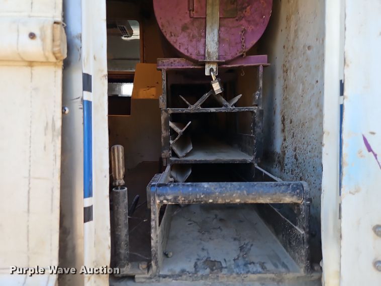 image for item EI8412 2006 Ford F750 Super Duty XL wireline truck