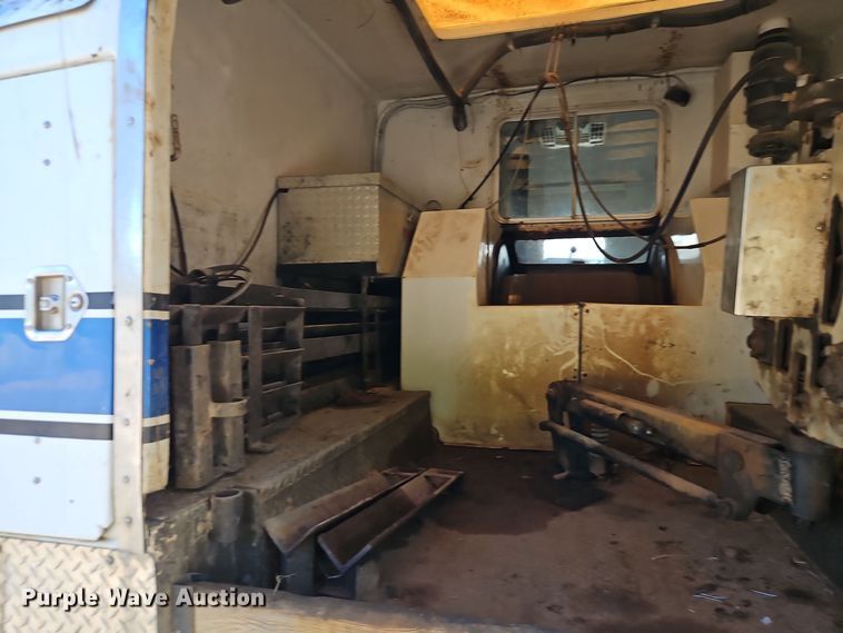 image for item EI8412 2006 Ford F750 Super Duty XL wireline truck