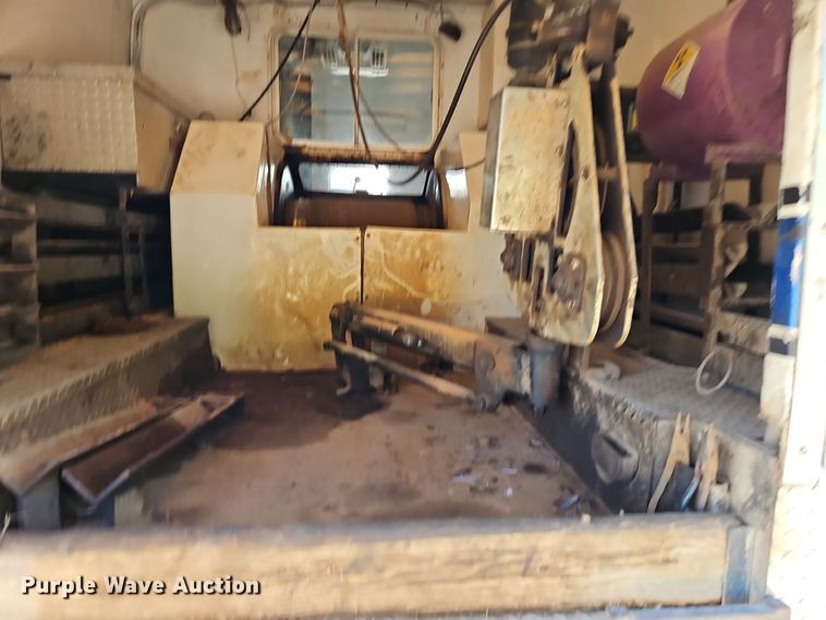 image for item EI8412 2006 Ford F750 Super Duty XL wireline truck