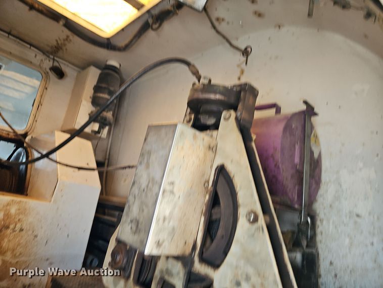 image for item EI8412 2006 Ford F750 Super Duty XL wireline truck