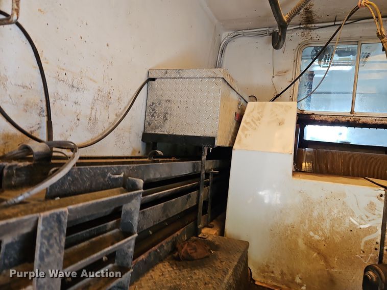 image for item EI8412 2006 Ford F750 Super Duty XL wireline truck