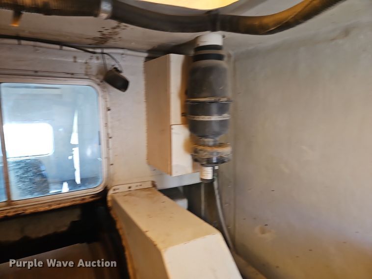 image for item EI8412 2006 Ford F750 Super Duty XL wireline truck