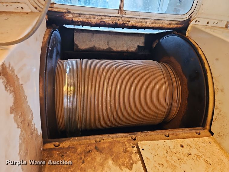 image for item EI8412 2006 Ford F750 Super Duty XL wireline truck