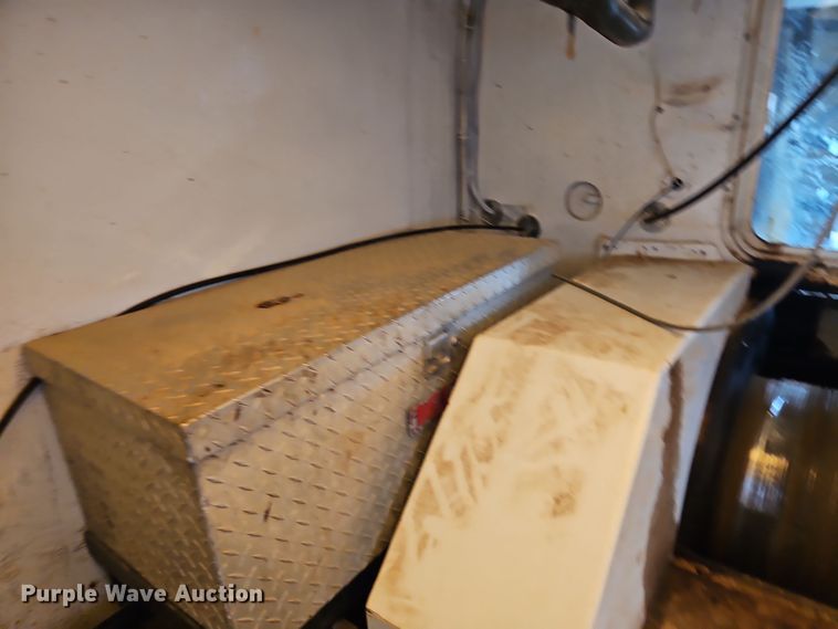 image for item EI8412 2006 Ford F750 Super Duty XL wireline truck