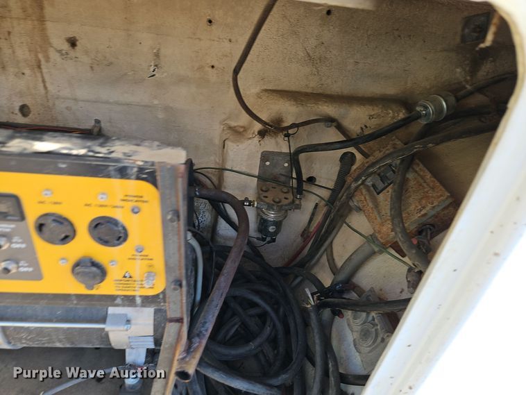 image for item EI8412 2006 Ford F750 Super Duty XL wireline truck