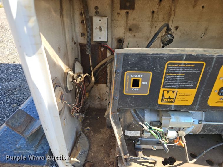 image for item EI8412 2006 Ford F750 Super Duty XL wireline truck