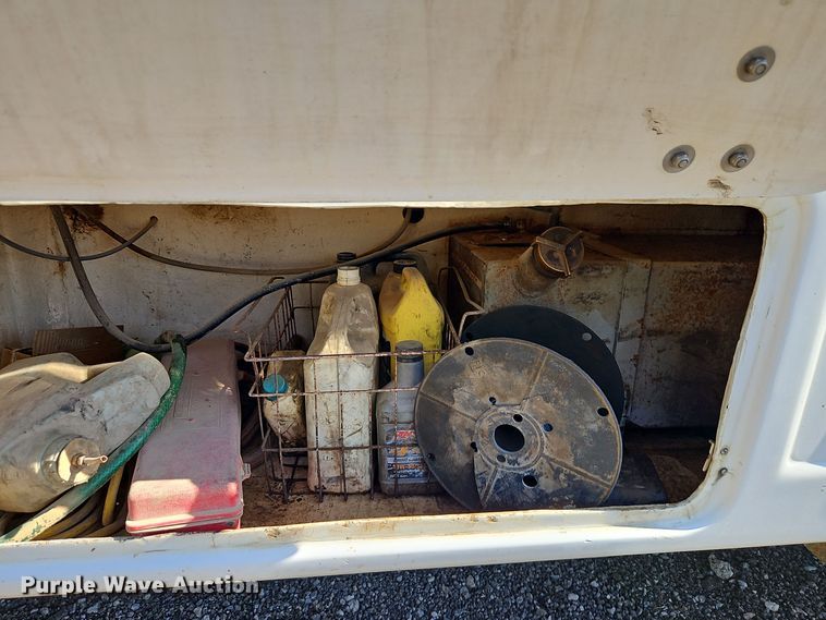 image for item EI8412 2006 Ford F750 Super Duty XL wireline truck