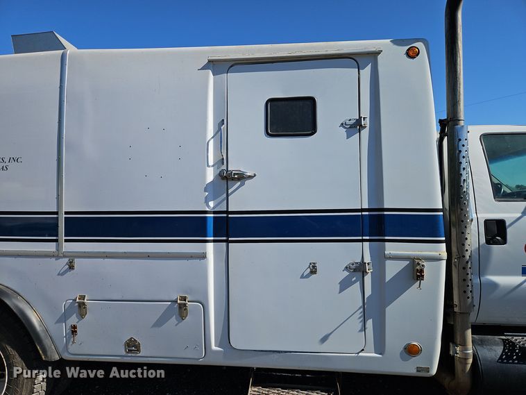 image for item EI8412 2006 Ford F750 Super Duty XL wireline truck