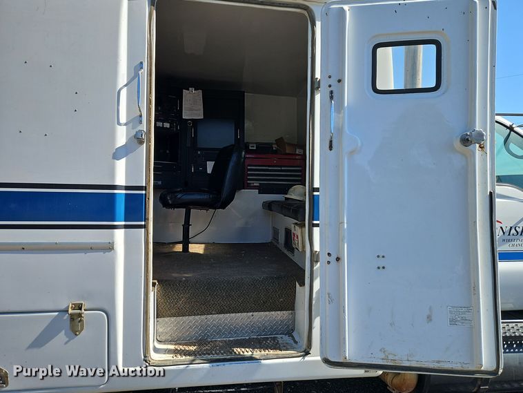 image for item EI8412 2006 Ford F750 Super Duty XL wireline truck