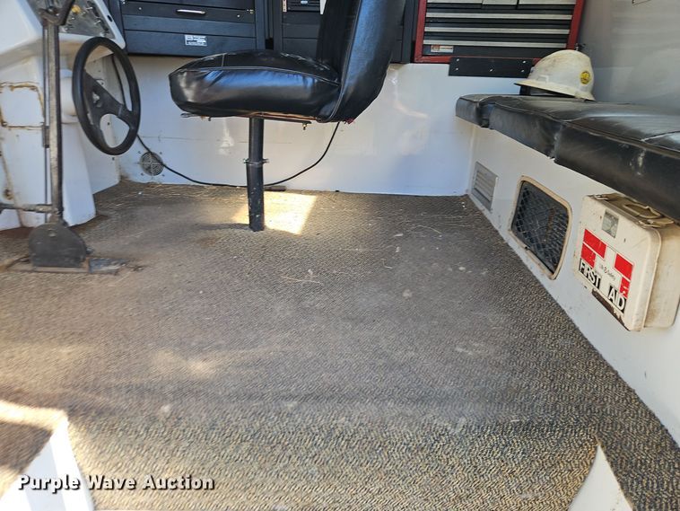 image for item EI8412 2006 Ford F750 Super Duty XL wireline truck