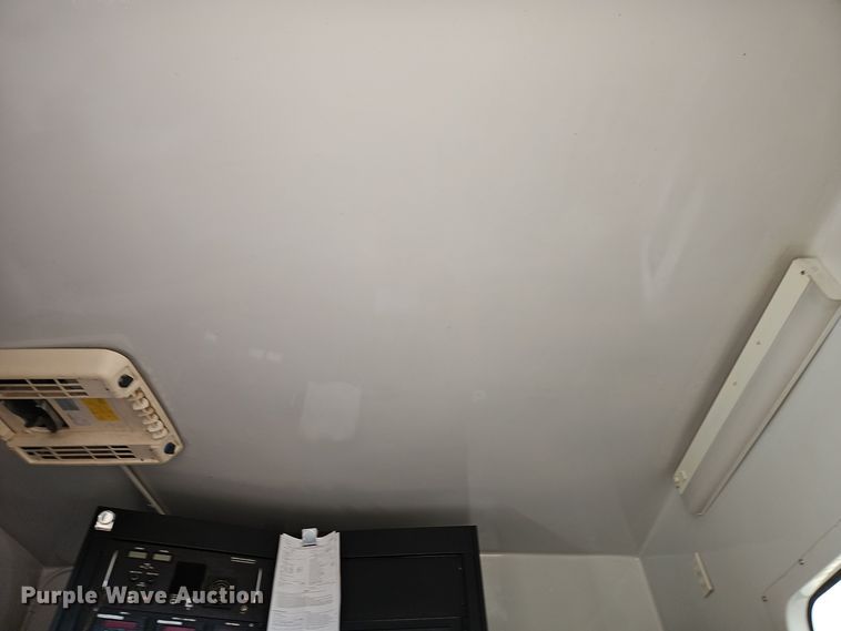 image for item EI8412 2006 Ford F750 Super Duty XL wireline truck