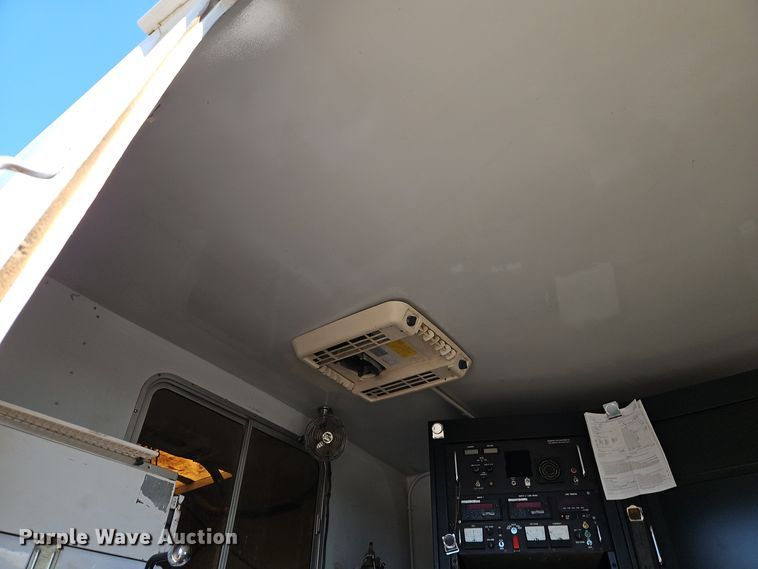 image for item EI8412 2006 Ford F750 Super Duty XL wireline truck