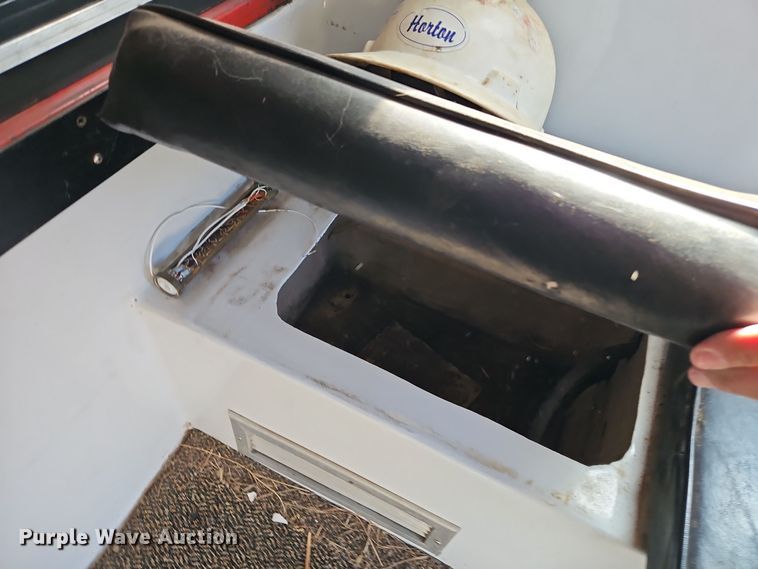 image for item EI8412 2006 Ford F750 Super Duty XL wireline truck